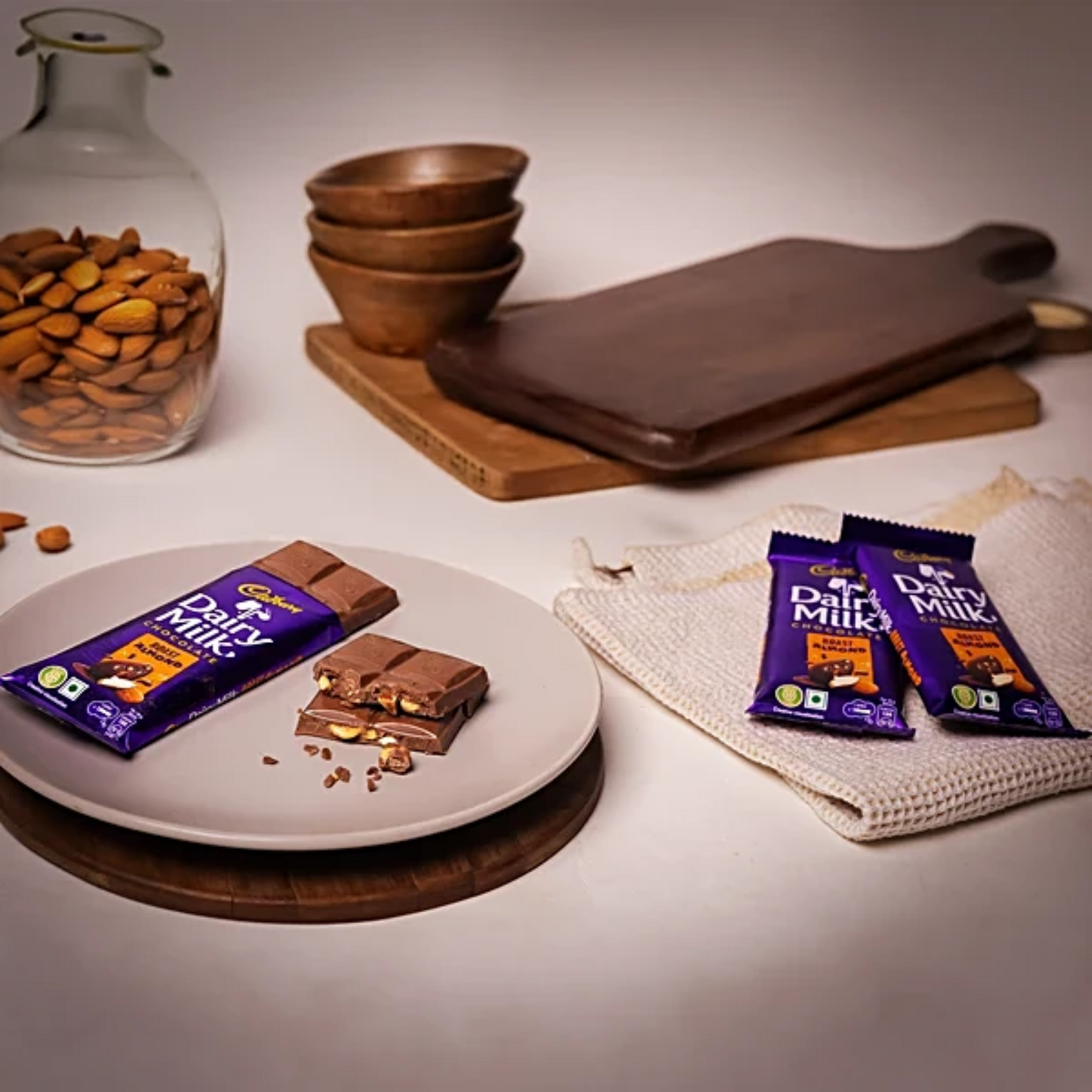 CADBURY DAIRY MILK ROAST ALMOND 36 GM